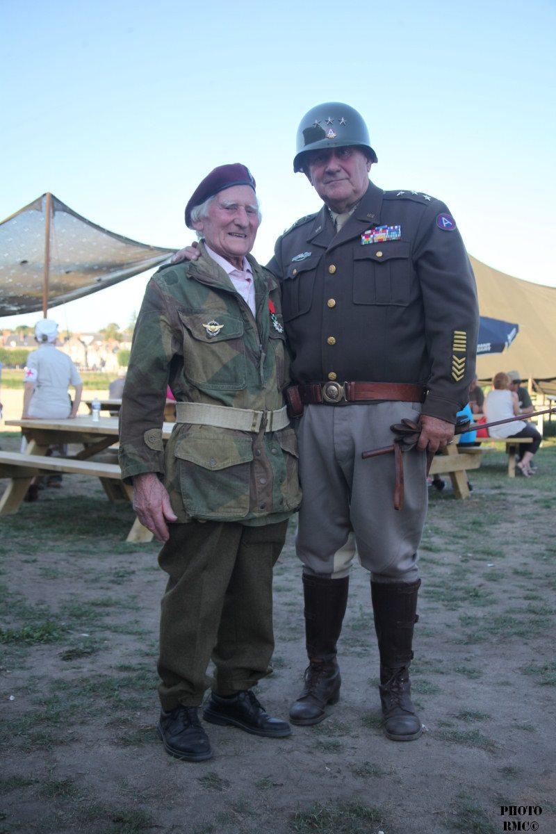 Maurice Le Noury aux côtés d'un reconstituteur en uniforme de général américain
